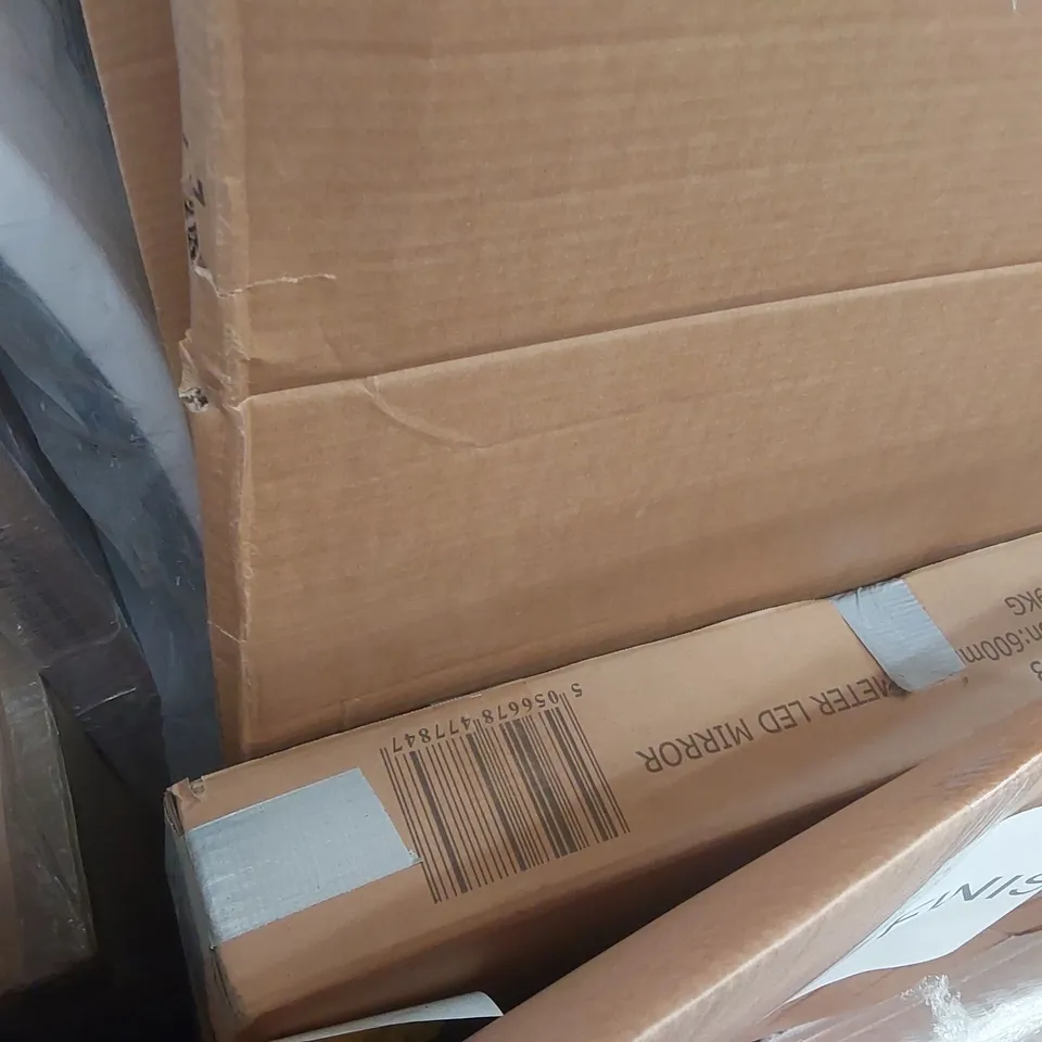 PALLET CONTAINING A LARGE QUANTITY OF ASSORTED ITEMS INCLUDING: LED MIRROR, BATH PANELS, CORNER BASIN ECT