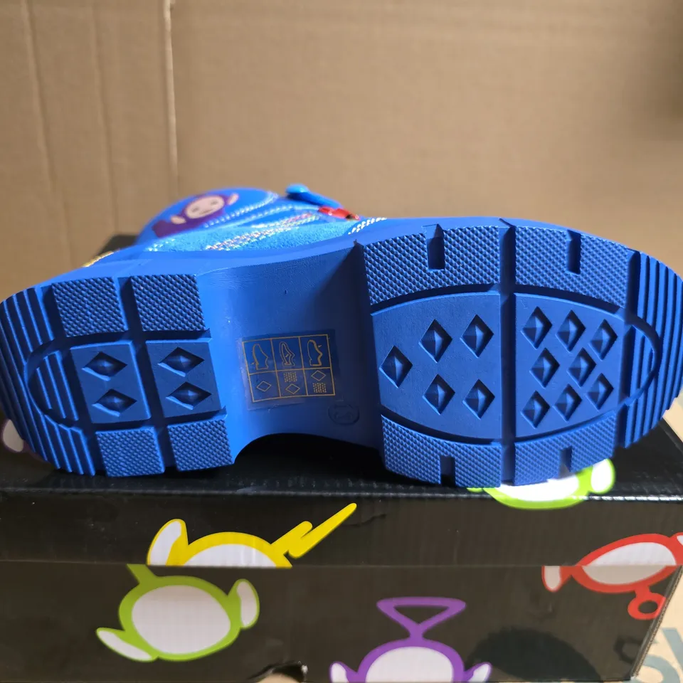 BOXED PAIR OF KOI HOME HILL TELETUBBIES KIDZ BOOTS – BLUE - UK SIZE 13