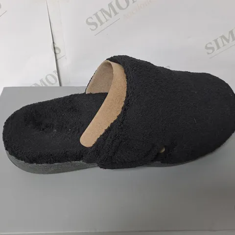 VIONIC BOXED BLACK SLIPPERS SIZE 5