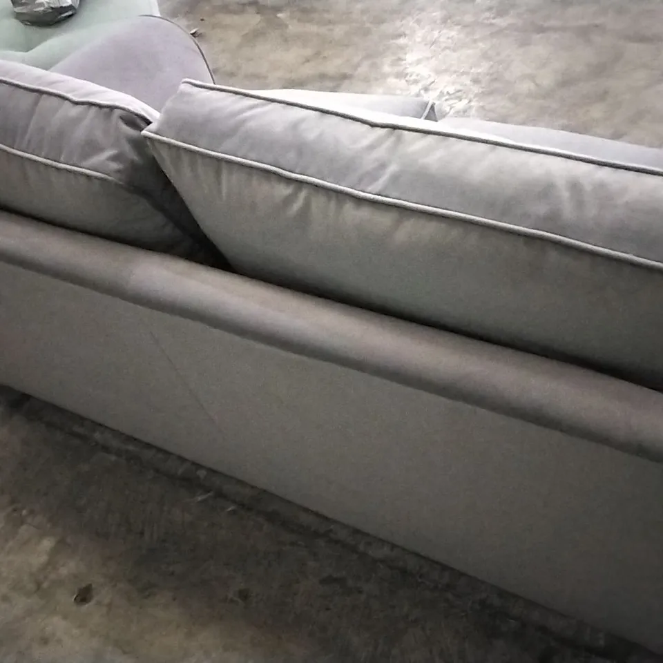 QUALITY DESIGNER LOUNGE CO 2 SEATER SOFA IN SILVER PLUSH FABRIC