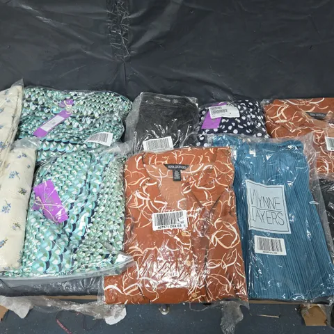 BOX OF APPROXIMATELY 10 ASSORTED BAGGED PIECES OF CLOTHING IN VARIOUS STYLES, SIZES, AND BRANDS