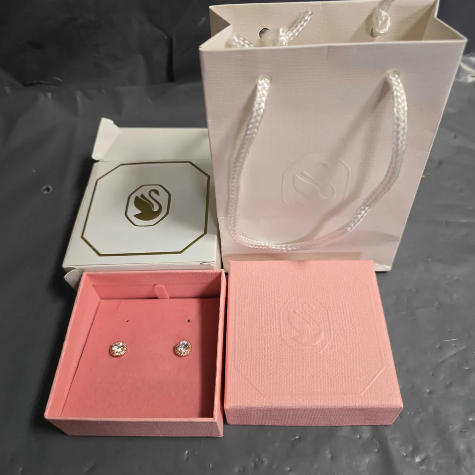 BOXED PAIR OF SWAROVSKI EARRING