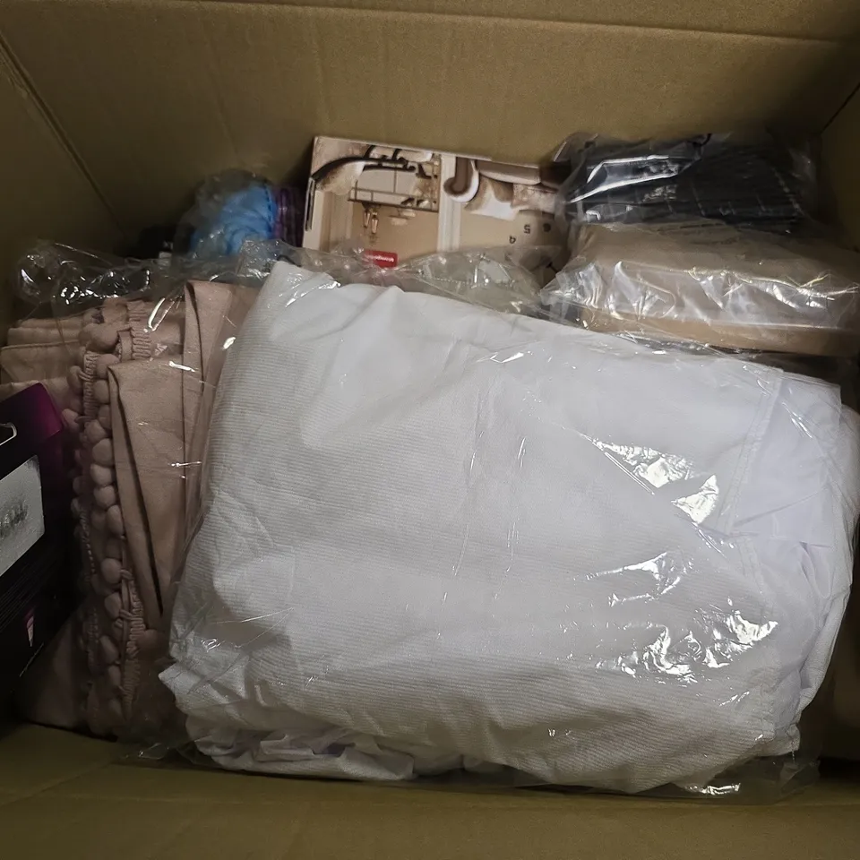 BOX OF APPROXIMATELY 8 ASSORTED BROKEN ITEMS TO INCLUDE - LARGE WATER BOTTLE , METAL BLACK BELL ,  MEMORY FOAM PILLOW ETC