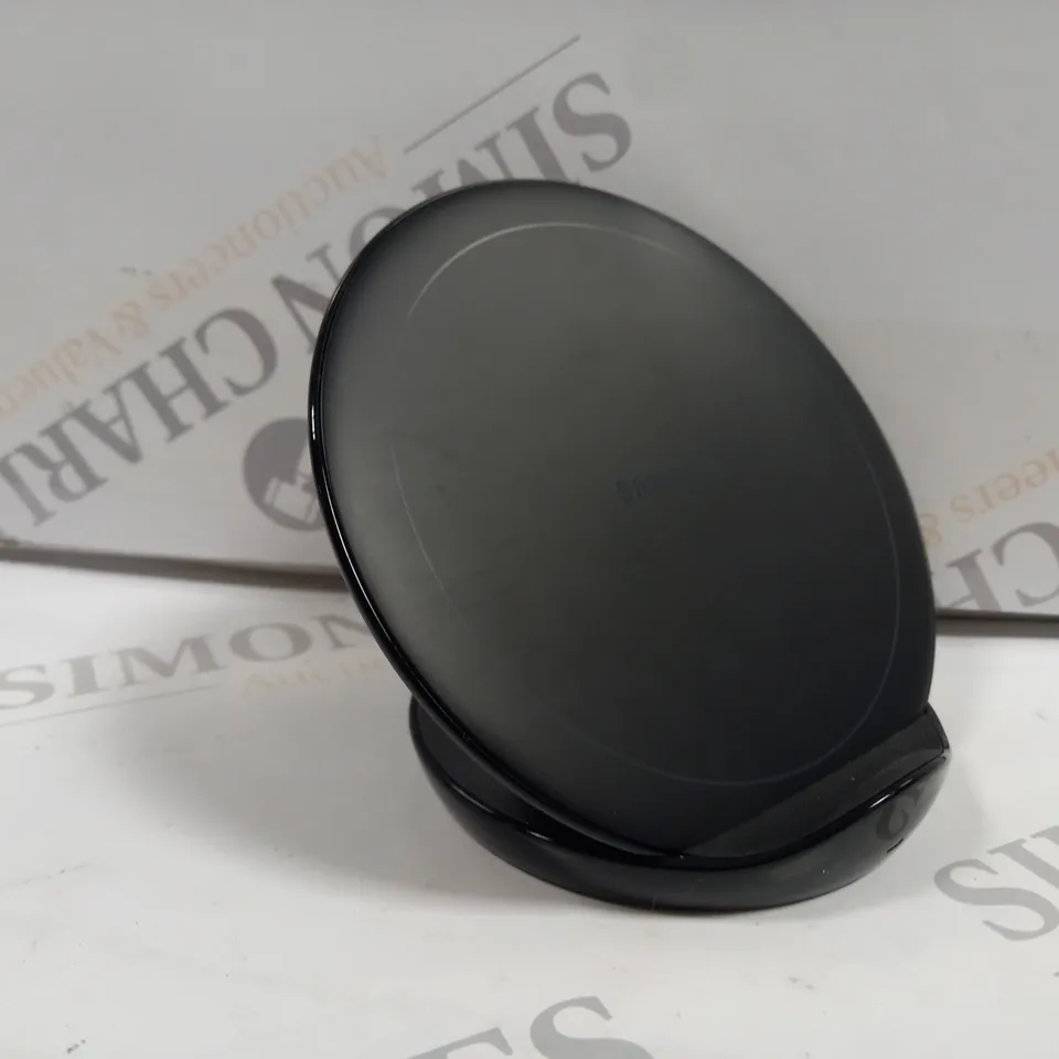 BOXED SAMSUNG WIRELESS CHARGER STAND