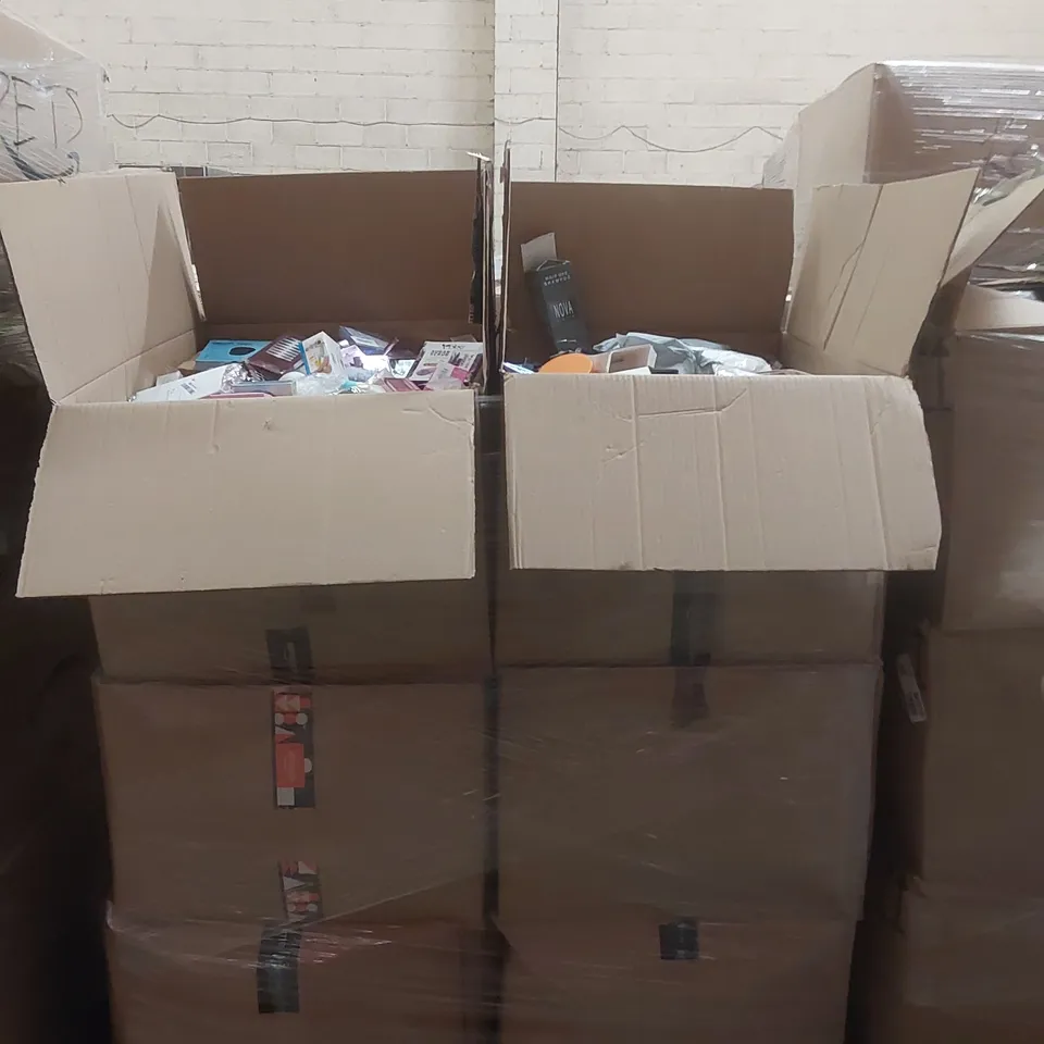PALLET CONTAINING A VERY LARGE QUANTITY OF COSMETICS ITEMS