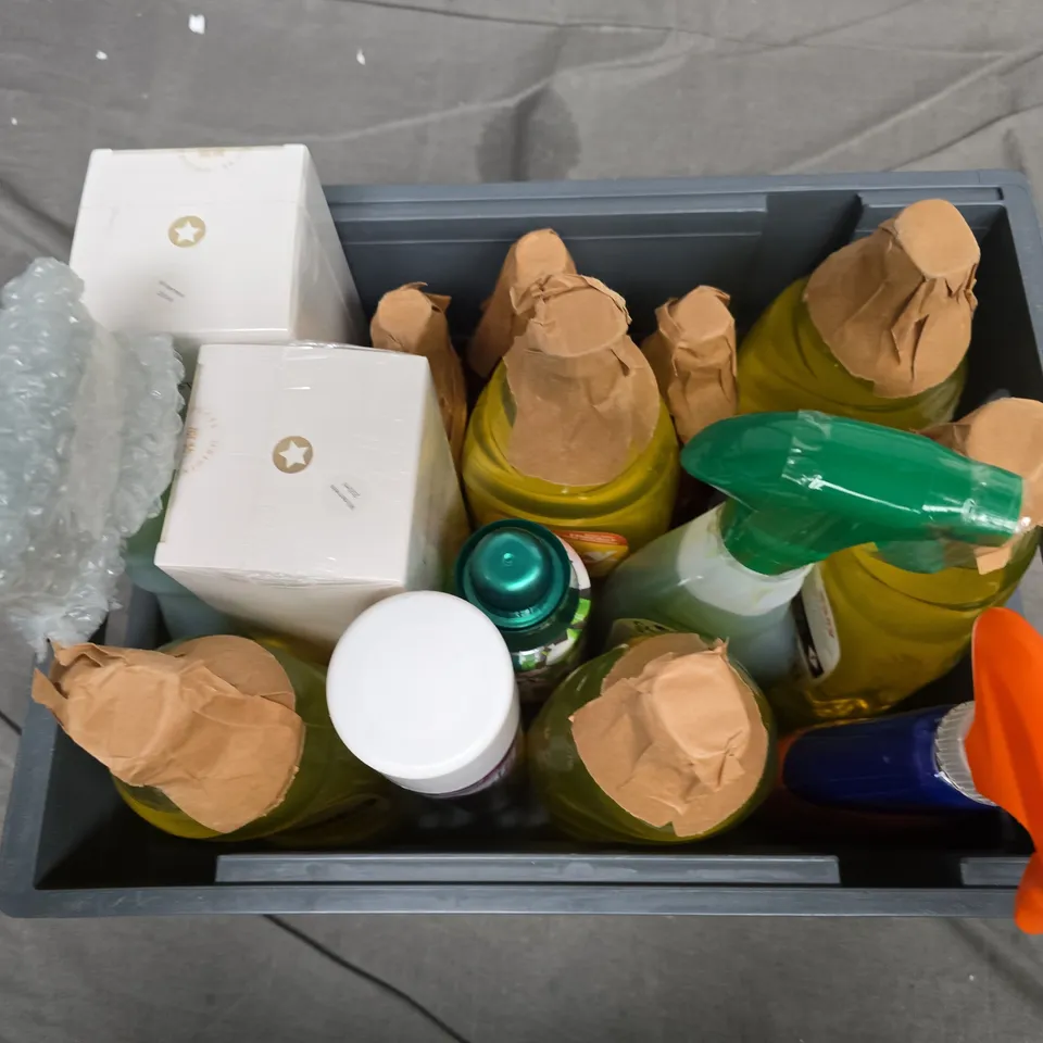 APPROXIMATELY 13 ASSORTED LIQUIDS TO INCLUDE COMFORT SCENT BOOSTER ELIXIR, BUGALUGS EAR DROPS, EASY WASHING UP LIQUID, ETC - COLLECTION ONLY