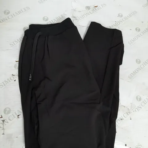 ONCALL LONDON TRACKSUIT PANTS IN BLACKSIZE M