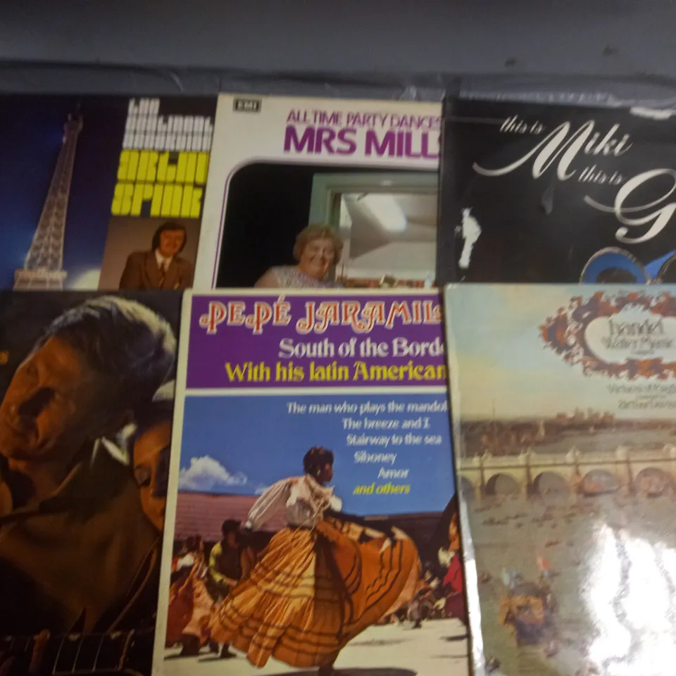 LOT OF APPROXIMATELY 50 ASSORTED VINYLS TO INCLUDE SHIRLEY BASSEY, MARIO LANZA AND PIPES AND DRUMS