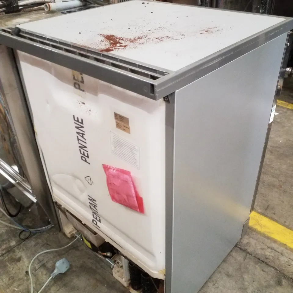 ELECTROLUX UNDERCOUNTER REFRIGERATOR, STAINLESS DOOR, 160L RUCR16X1