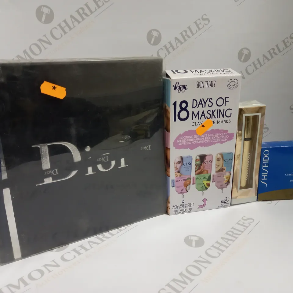 APPROXIMATELY 10 ASSORTED BEAUTY PRODUCTS TO INCLUDE DIOR EAU SAUVAGE GIFT SET, SKIN TREATS CLAY FACE MASKS, VICTORIA'S SECRET HEAVENLY ROLLERBALL, SHISEIDO COMPACT FOUNDATION ETC. 