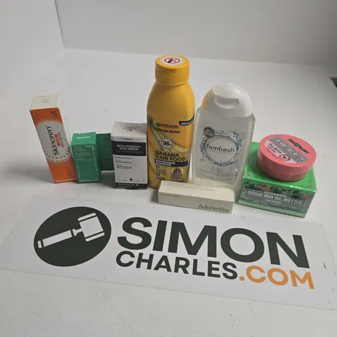 APPROXIMATELY 15 ASSORTED HEALTH & BEAUTY PRODUCTS TO INCLUDE GARNIER BANANA HAIR FOOD, FEMFRESH SENSITIVE WASH, ADORED BY DEW BOOST LIP GLOSS, ETC - COLLECTION ONLY