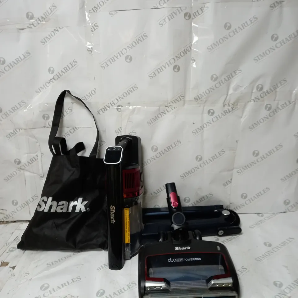 BOXED SHARK COMPLETE HOME CORDLESS STICK VACUUM