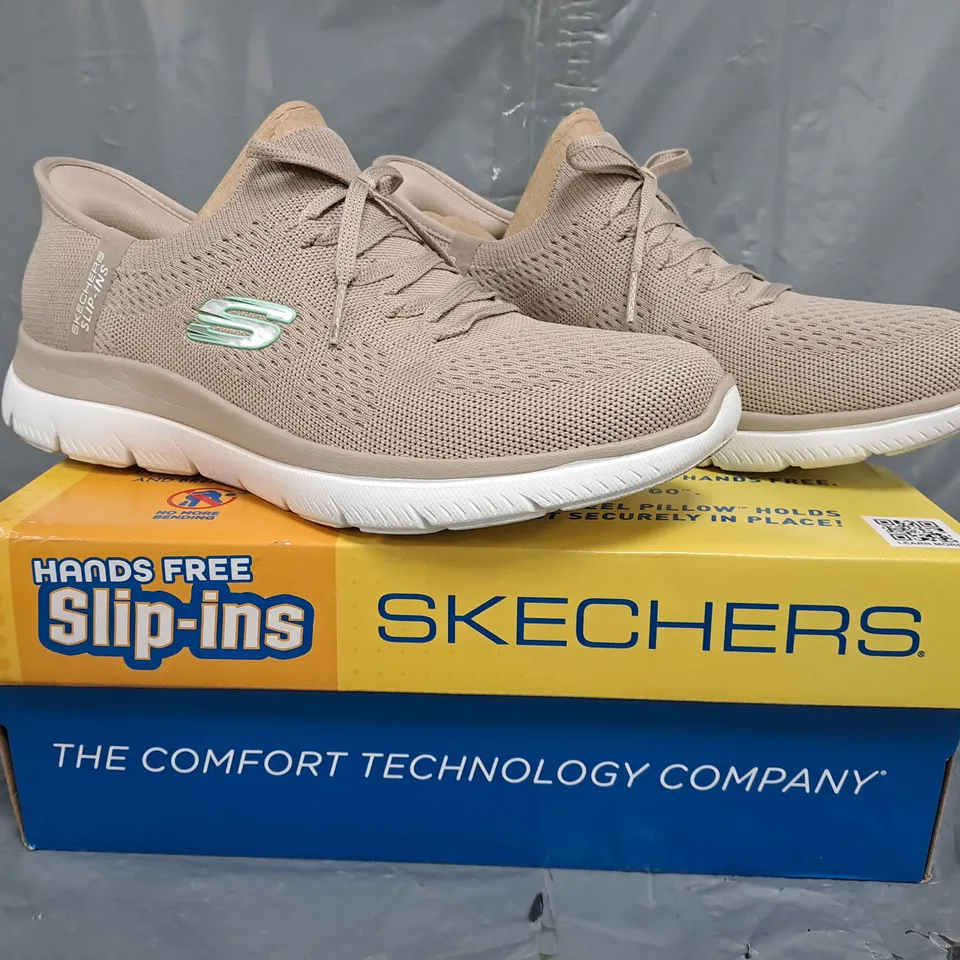 BOXED PAIR OF SKECHERS TRAINERS IN TAUPE SIZE 8