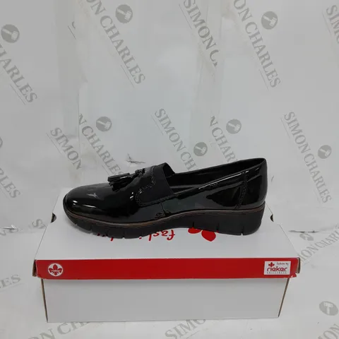 PAIR OF RIEKER SLIP ON LOAFER WITH TASSEL BLACK - UK SIZE 6