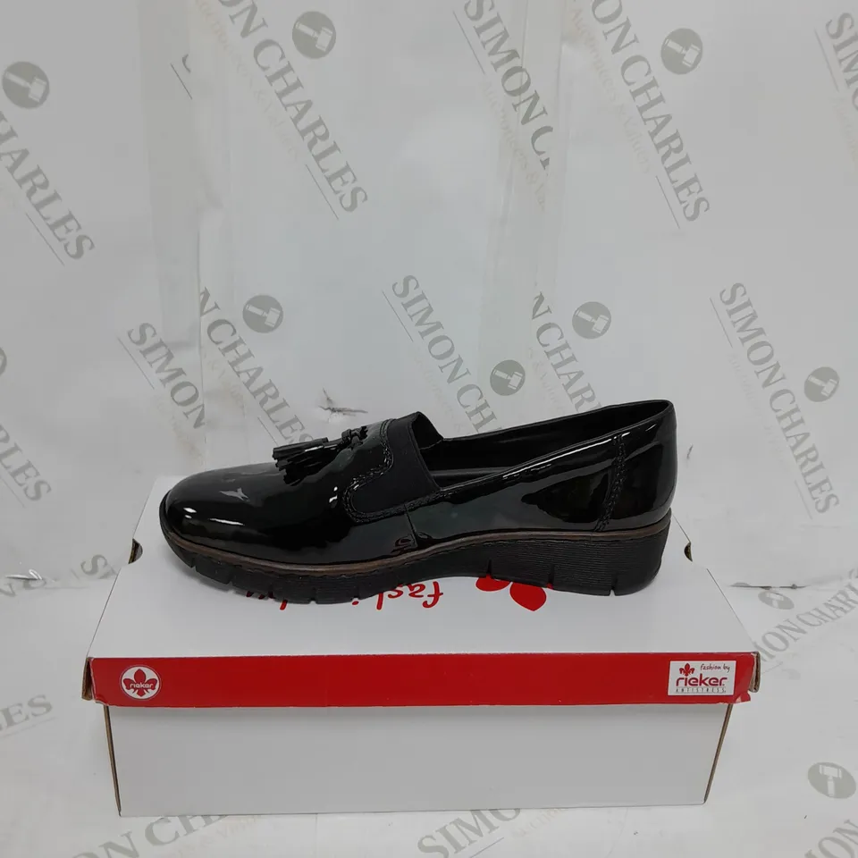 PAIR OF RIEKER SLIP ON LOAFER WITH TASSEL BLACK - UK SIZE 6
