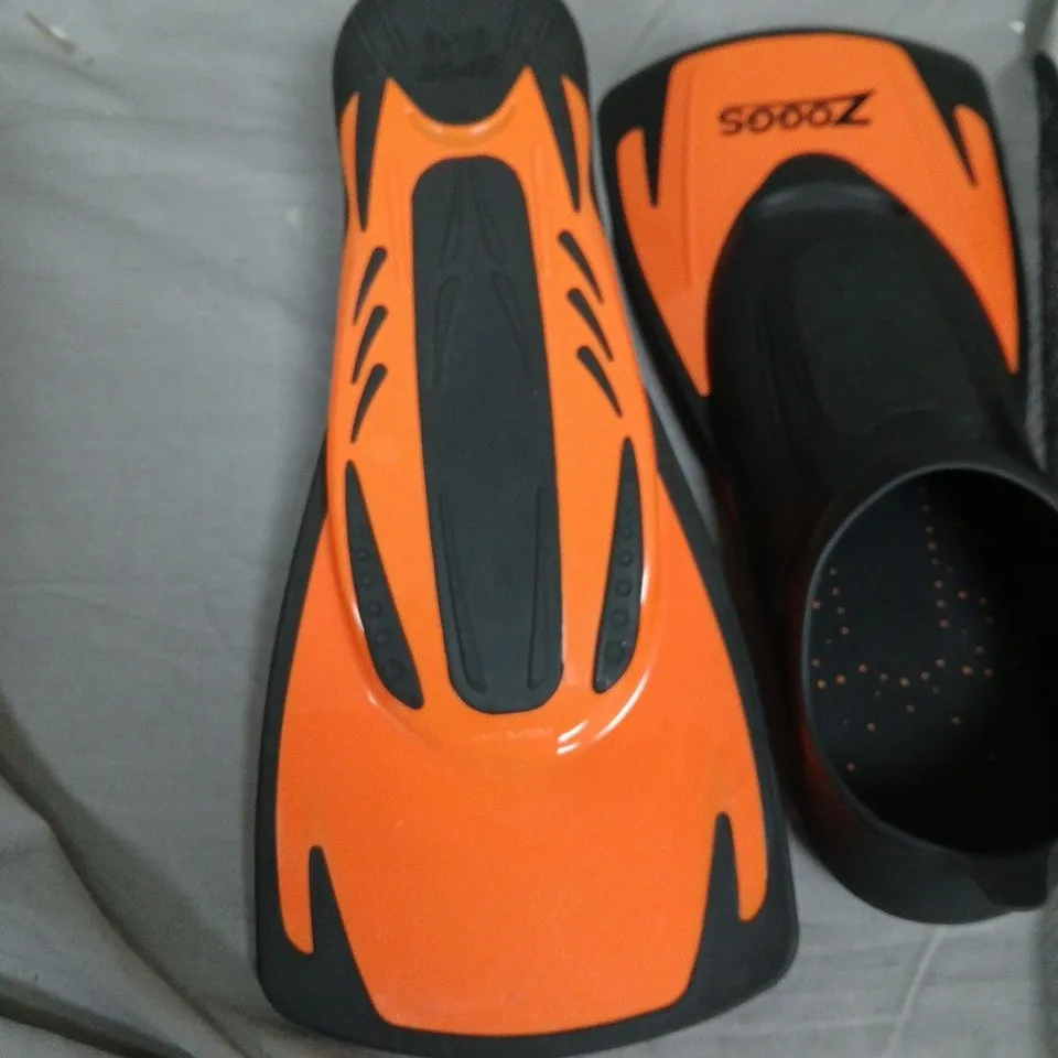 ZOGGS ORANGE AND BLACK SWIMMING FLIPPERS - 9-10
