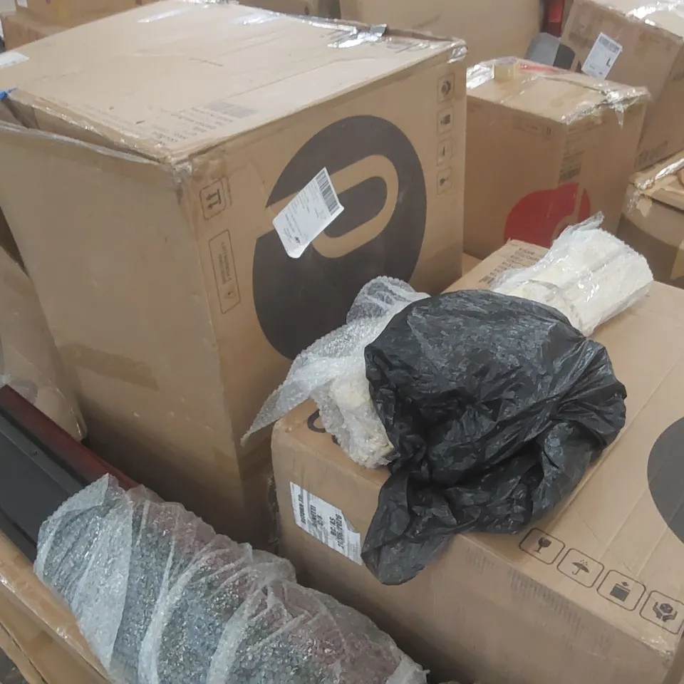 PALLET CONTAINING A LARGE QUANTITY OF ASSORTED DANETTI FURNITURE PARTS