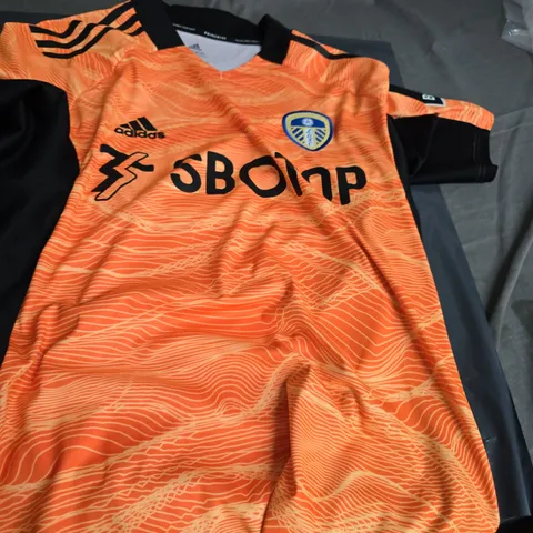 LEEDS UNITED ADIDAS PRIMEBLUE JERSEY – ORANGE AWAY KIT, SIZE L