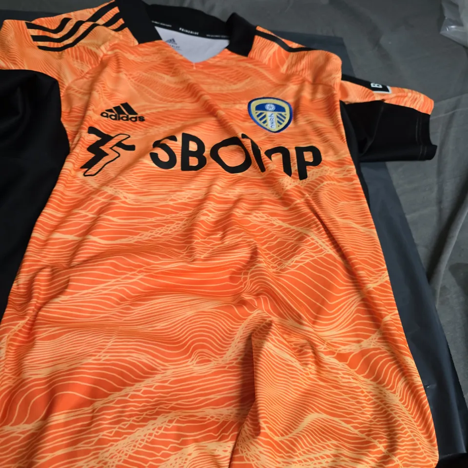 LEEDS UNITED ADIDAS PRIMEBLUE JERSEY – ORANGE AWAY KIT, SIZE L