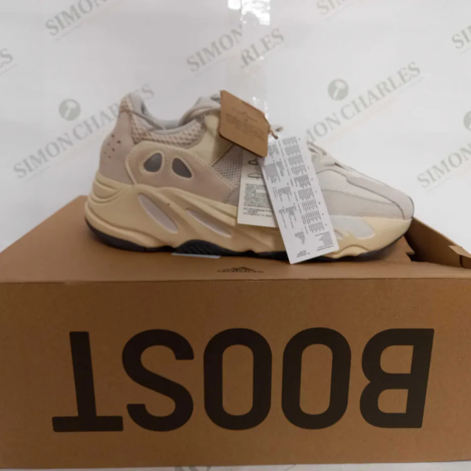 ADIDAS YEEZY BOOST 700 - UK 8