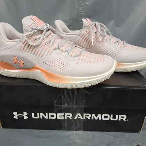 BOXED PAIR OF UNDER ARMOUR WOMEN'S TRAINING FLOW DYNAMIC TRAINERS IN PALE LILAC/CORAL SIZE UK 5