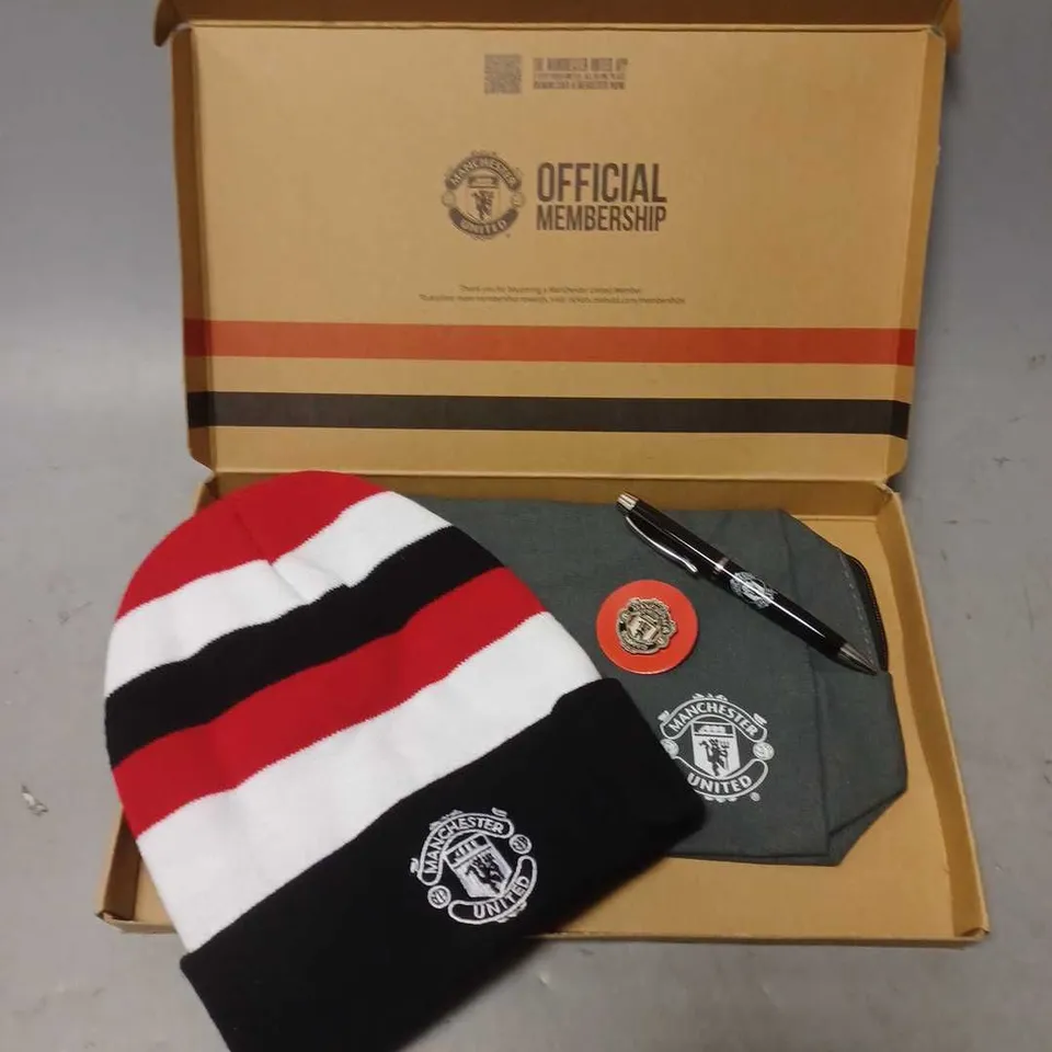 MANCHESTER UNITED MEMBERSHIP WELCOME PACK TO INCLUDE BEANIE, PEN, PIN & BAG