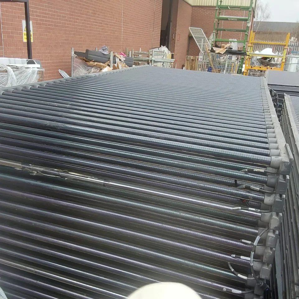 PALLET CONTAINING A VERY LARGE QUANTITY OF SOLAR PANELS