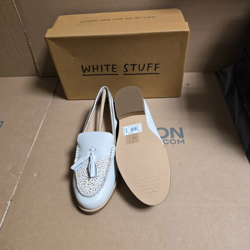 BOXED WHITE STUFF WOMEN'S TASSEL LOAFERS – BOXED - UK SIZE 5.5 