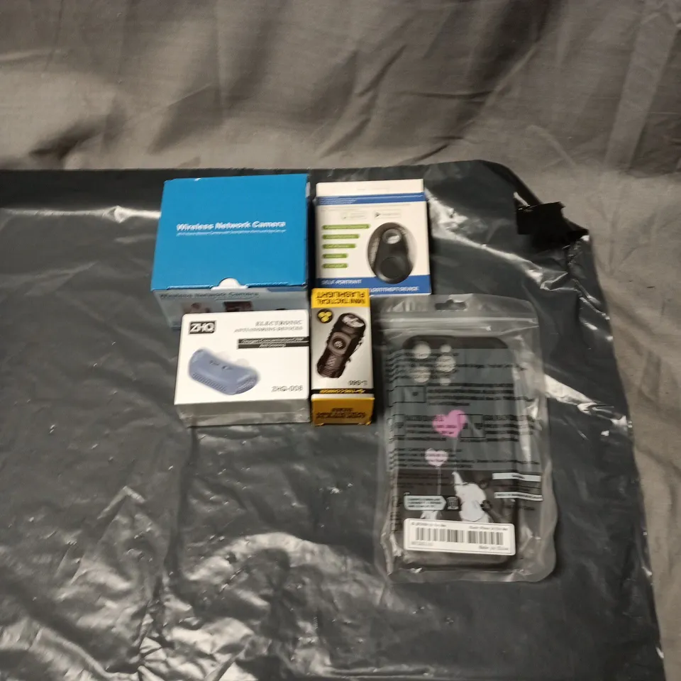 APPROXIMATELY 15 ASSORTED SMARTPHONE ACCESSORIES TO INCLUDE WIRELESS NETWORK CAMERA, ANTI THEFT DEVICE, PHONE CASES ETC