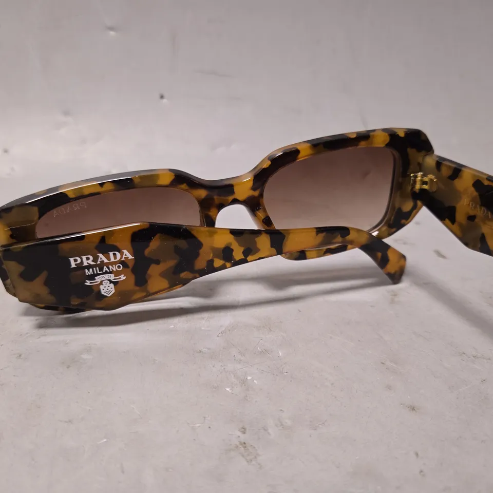 BOXED PRADA BROWN THICK SUNGLASSES