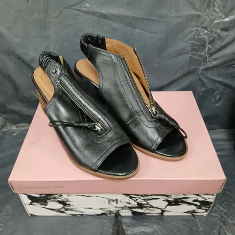 BOXED PAIR OF MODA IN PELLE MARMIE BLACK LEATHER SHOES - 7