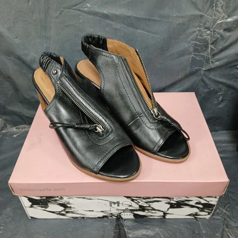 BOXED PAIR OF MODA IN PELLE MARMIE BLACK LEATHER SHOES - 7