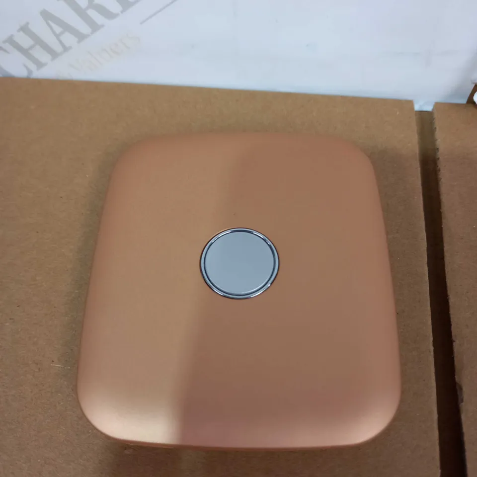 TILI DUAL MAGNIFICATION LED COMPACT MIRROR - GOLD