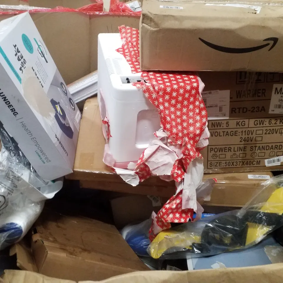 PALLET CONTAINING ASSORTED PRODUCTS INCLUDING CHARCUTERIE BOARD, LITERATURE CATALOG RACK, TOILET SEAT & CLOTHES DRYING RACK