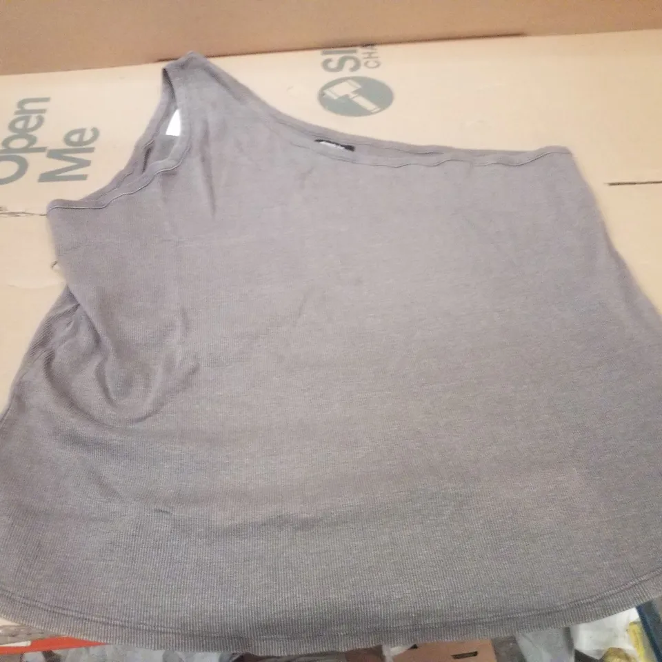 BOX CONTAINING APPROXIMATELY 21X BRAND NEW SIMPLY BE ONE SHOULDER TOP - COLOUR ACID WASH - SIZE 26