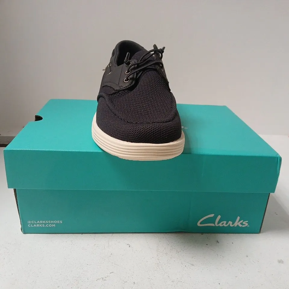 BOXED PAIR OF CLARKS SEATON LACE SHOES IN BLACK SIZE UK 9