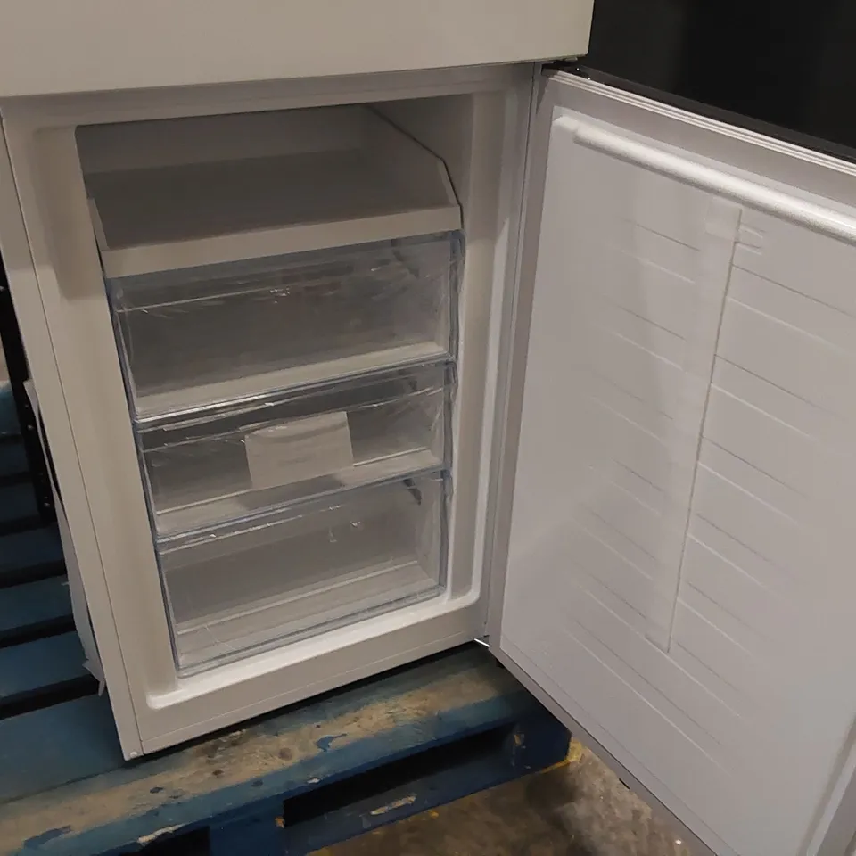 HISENSE FREESTANDING 50/50 FRIDGE FREEZER IN WHITE, MODEL: RB327N4WW1