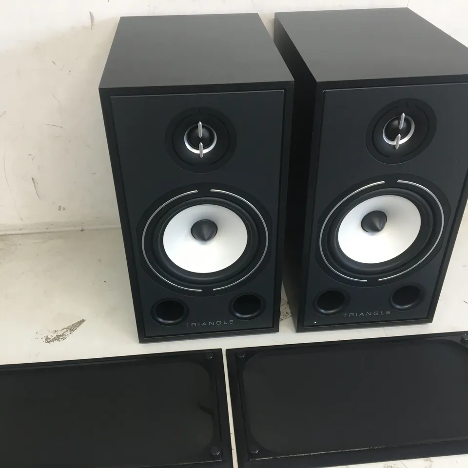 BOXED PAIR OF TRIANGLE BOREA BR03 BOOKSHELF LOUDSPEAKERS