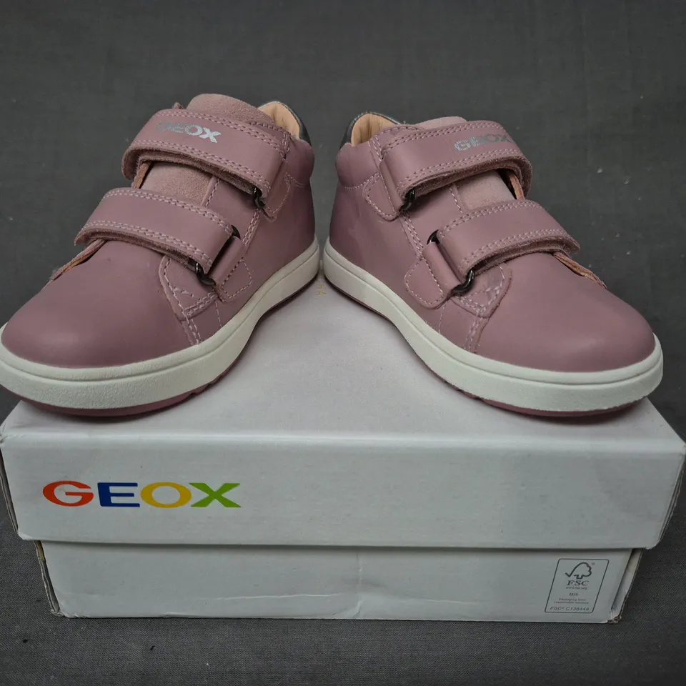 BOXED PAIR OF GEOX KID'S SHOES IN OLD ROSE/SILVER UK SIZE 7