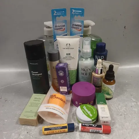 APPROXIMATELY 20 ASSORTED COSMETICS PRODUCTS TO INCLUDE - NIP+FAB GLYCOLIC FIX LIQUID GLOW EXFOLIANT 100ML - MANUAL POWER SHAMPOO - GIVE ME CLEANSING BALM - ETC