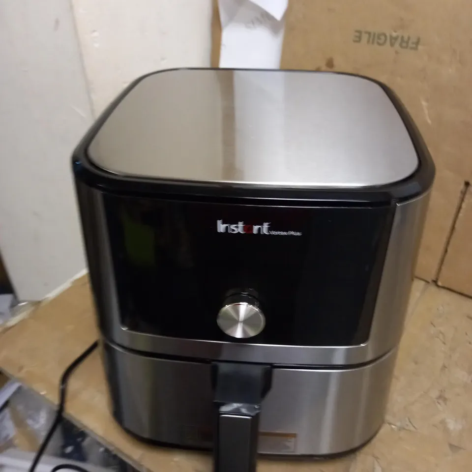 INSTANT BRANDS VORTEX 6 PLUS AIR FRYER