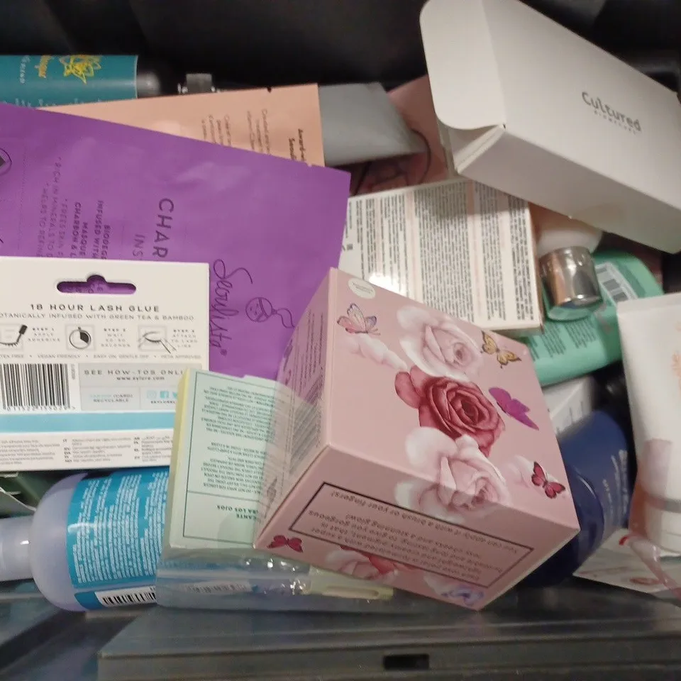 BOX OF APPROX 20 ASSORTED HEALTH AND BEAUTY ITEMS TO INCLUDE - MYLEE NAIL PREP & POLISH - MOLTON BROWN HAND LOTION - SEOULISTA BEAUTY GOLD GLOW ECT