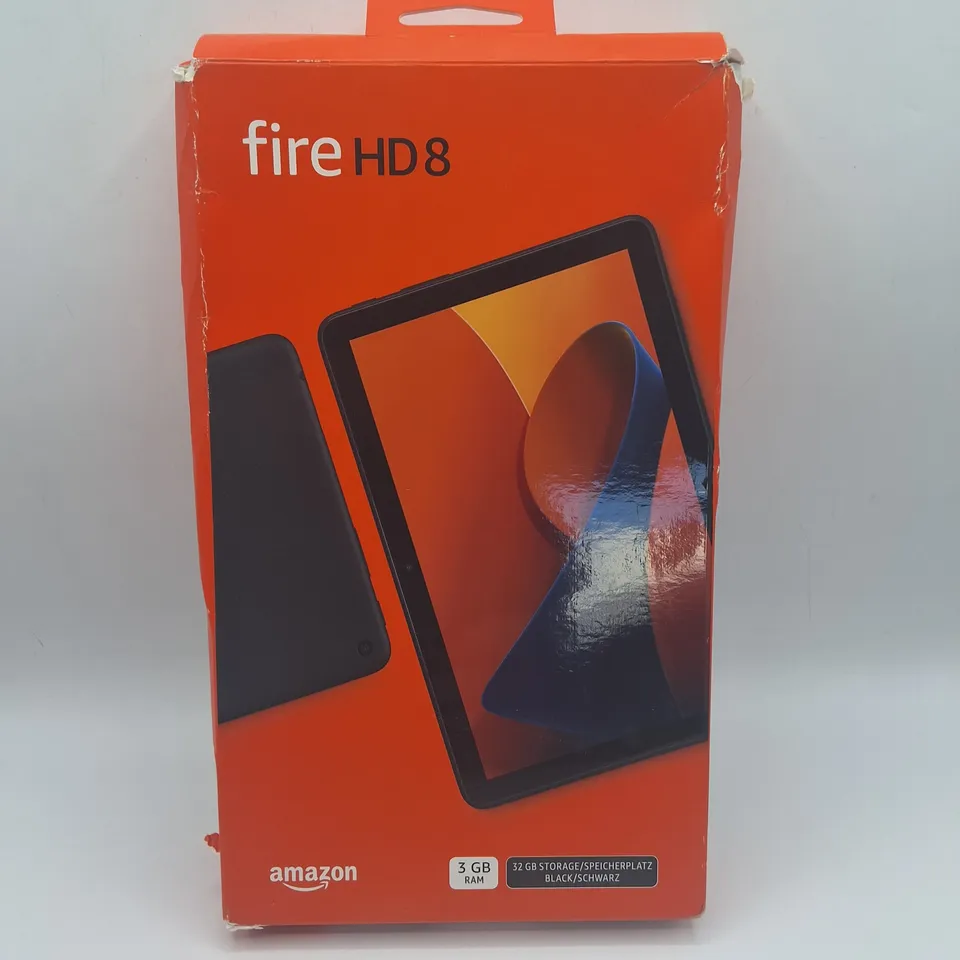 BOXED AMAZON FIRE HD 8 3/32GB IN BLACK 