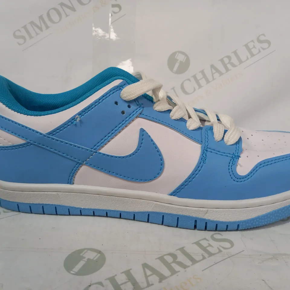 PAIR OF NIKE DUNK LOW PRO TRAINERS IN BLUE/WHITE UK SIZE 8