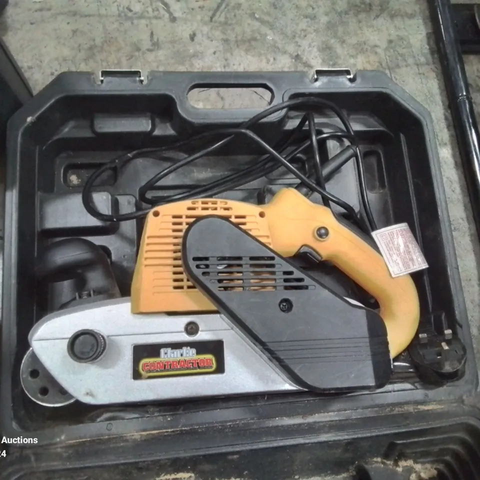 BOXED CLARKE CONTRACTOR CBS2 BELT SANDER (230V)
