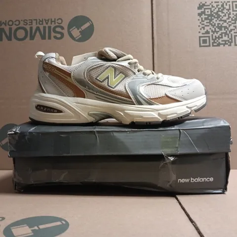 BOXED PAIR OF NEW BALANCE 530 TRAINERS IN TAUPE SIZE UK 7.5