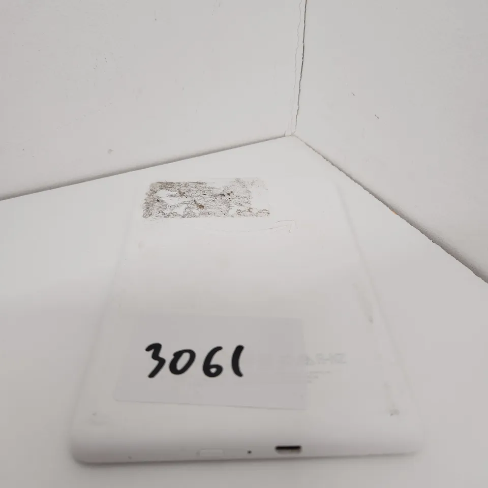 UNBOXED AMAZON KINDLE PAPERWHITE MODEL J9G29R - WHITE
