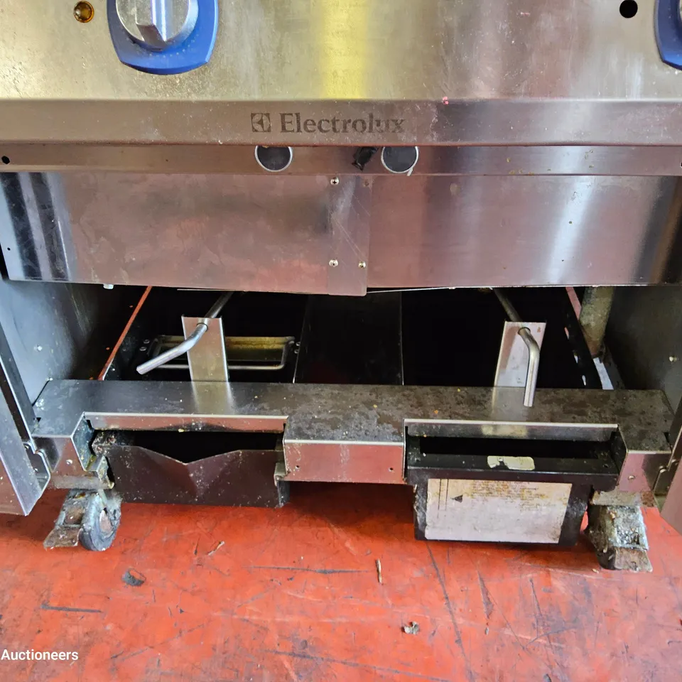 ELECTROLUX FREESTANDING ELECTRIC TWIN TANK FRYER