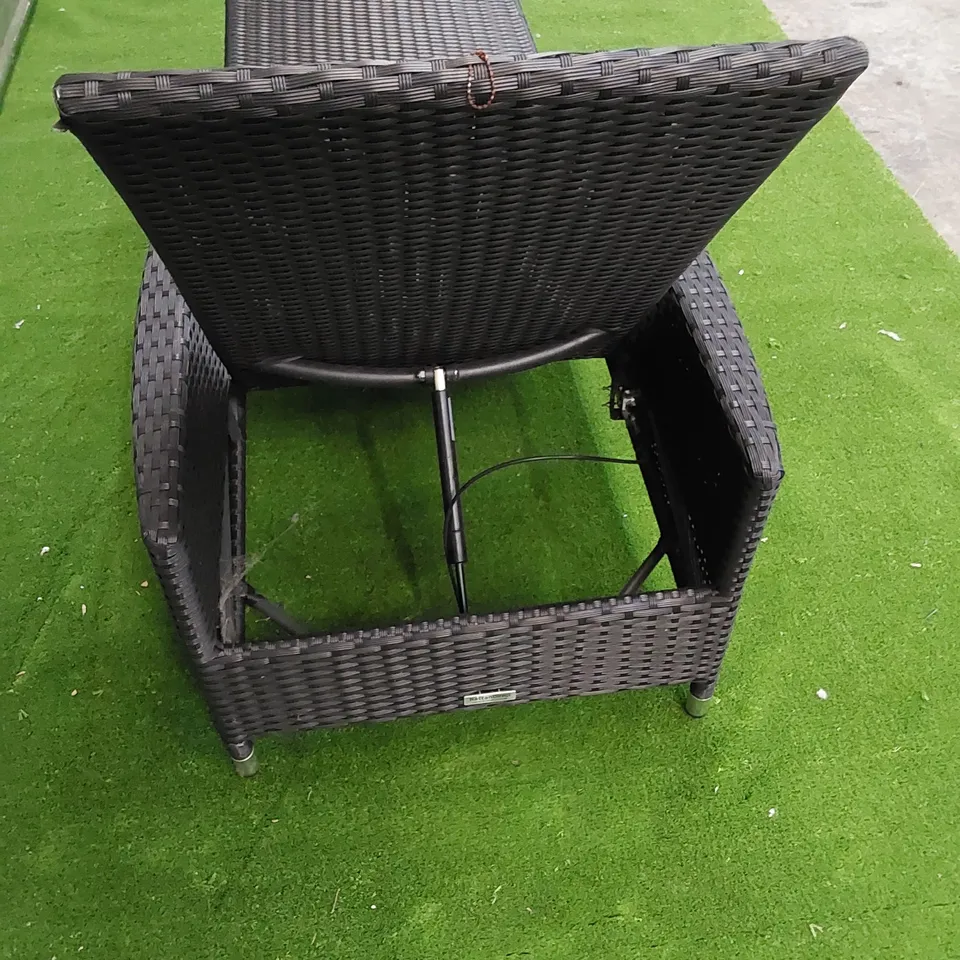 DESIGNER MANUAL ADJUSTABLE SUNLOUNGER IN BLACK RATTAN 