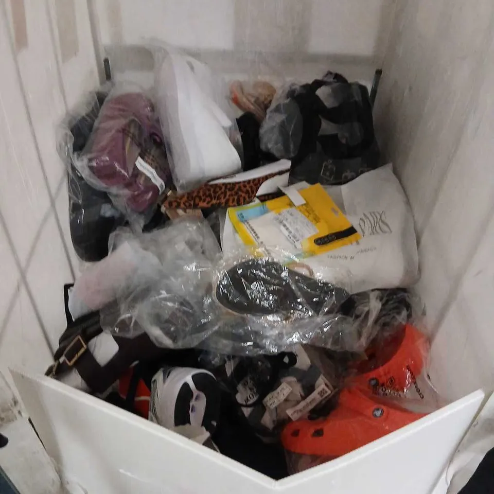 LARGE QUANTITY OF ASSORTED UNBOXED SHOES